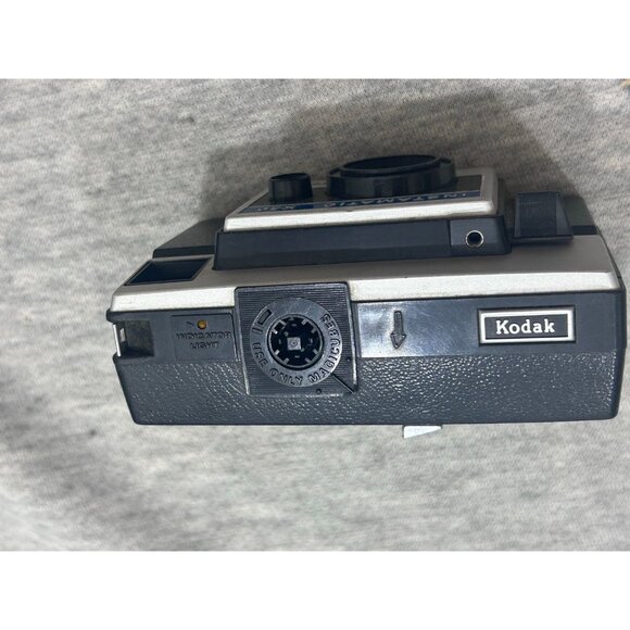 Kodak Instamatic X-30  Camera Black f11/43mm Lens  1971 - Picture 4 of 10